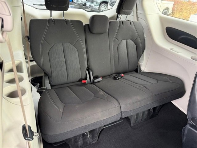 Used 2023 Chrysler Voyager LX image 11