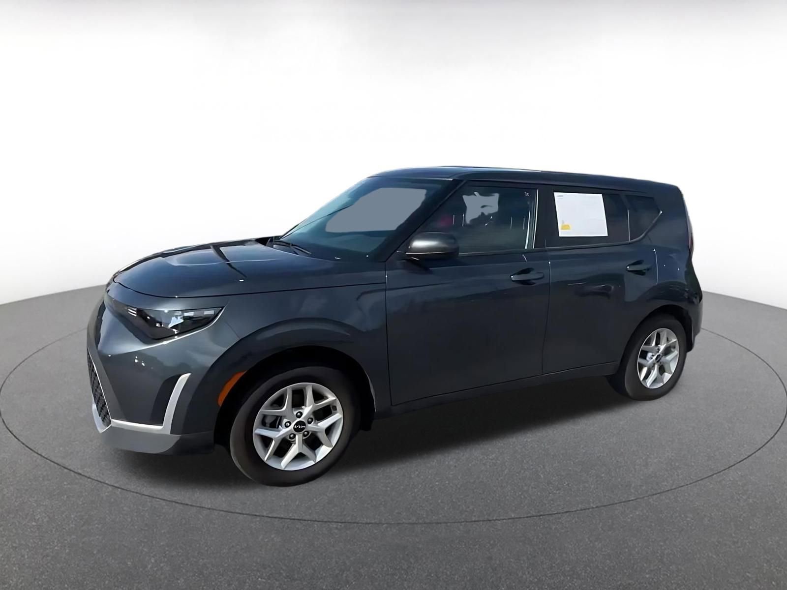 Used 2025 Kia Soul LX w/ LX Technology Package FWD image 8