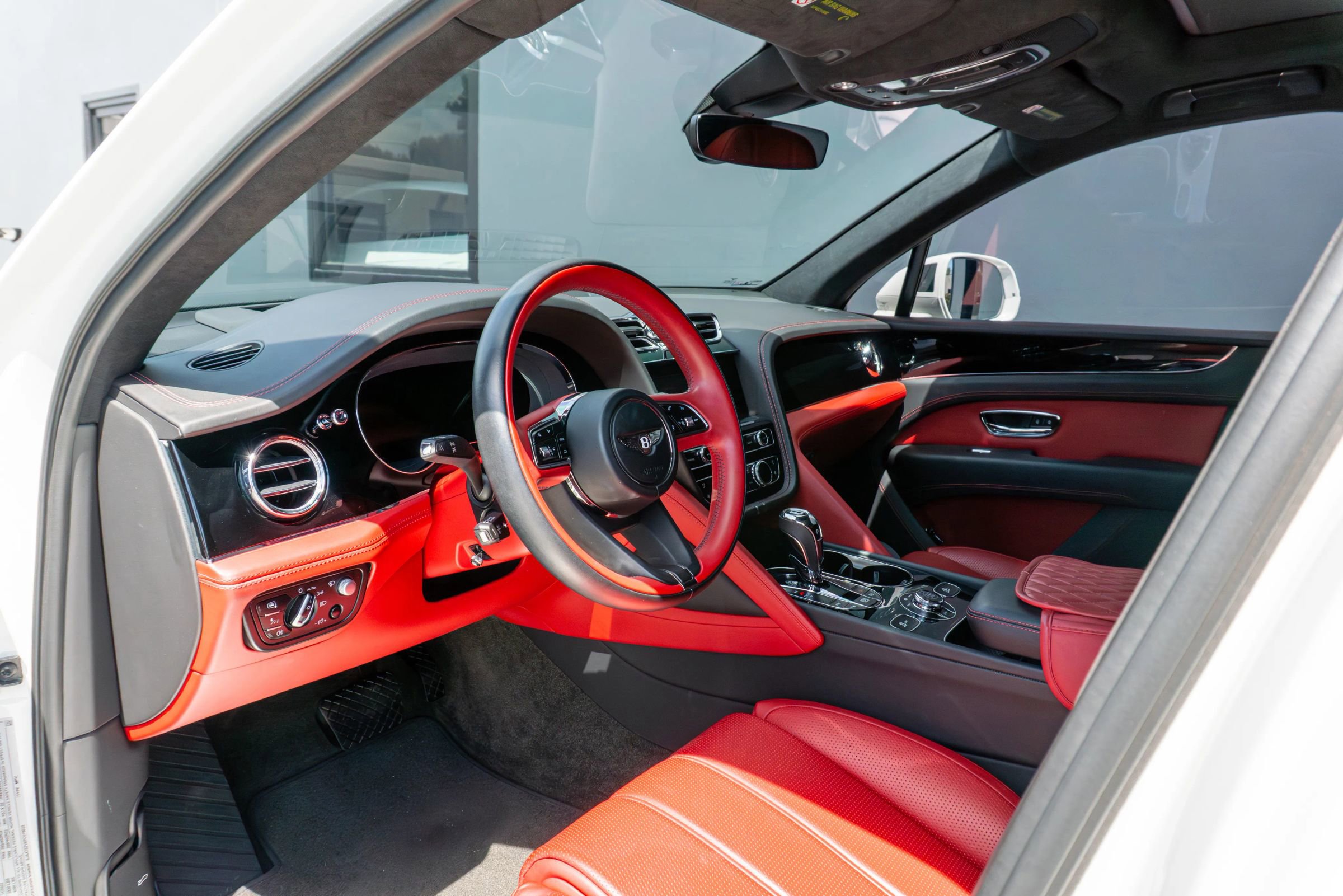 Used 2023 Bentley Bentayga image 48