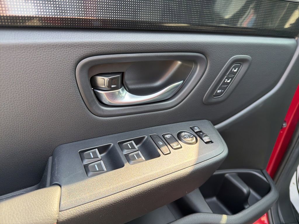 Certified 2025 Honda Pilot Black Edition image 27
