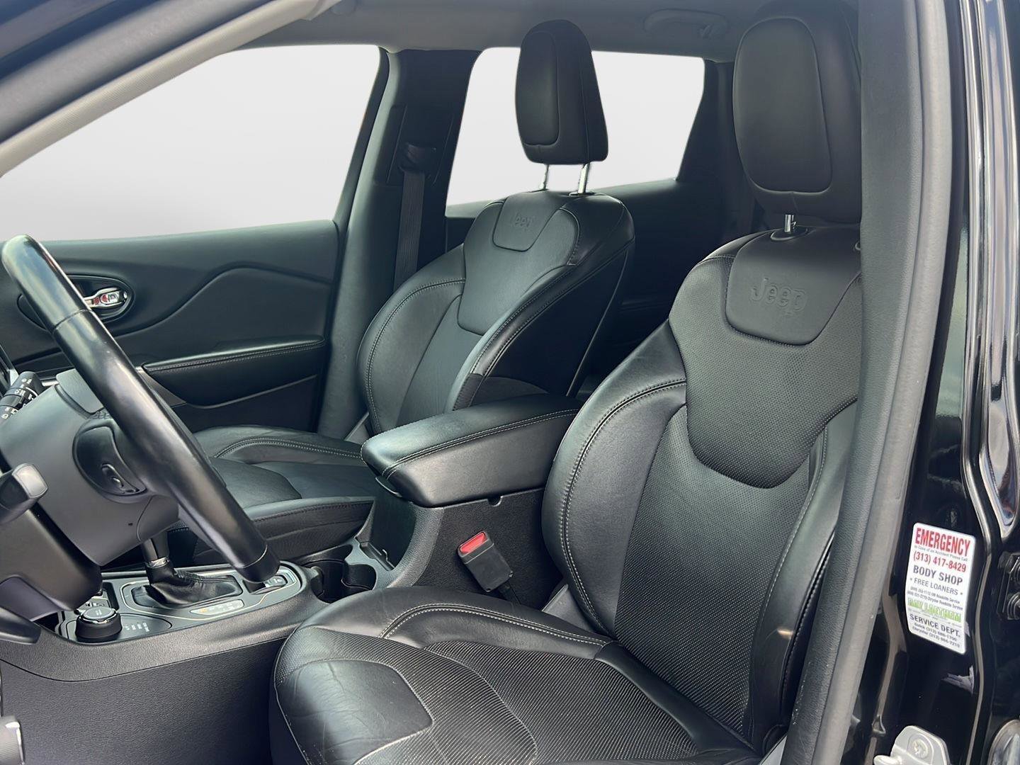 Used 2021 Jeep Cherokee Latitude Lux w/ Comfort/Convenience Group image 17