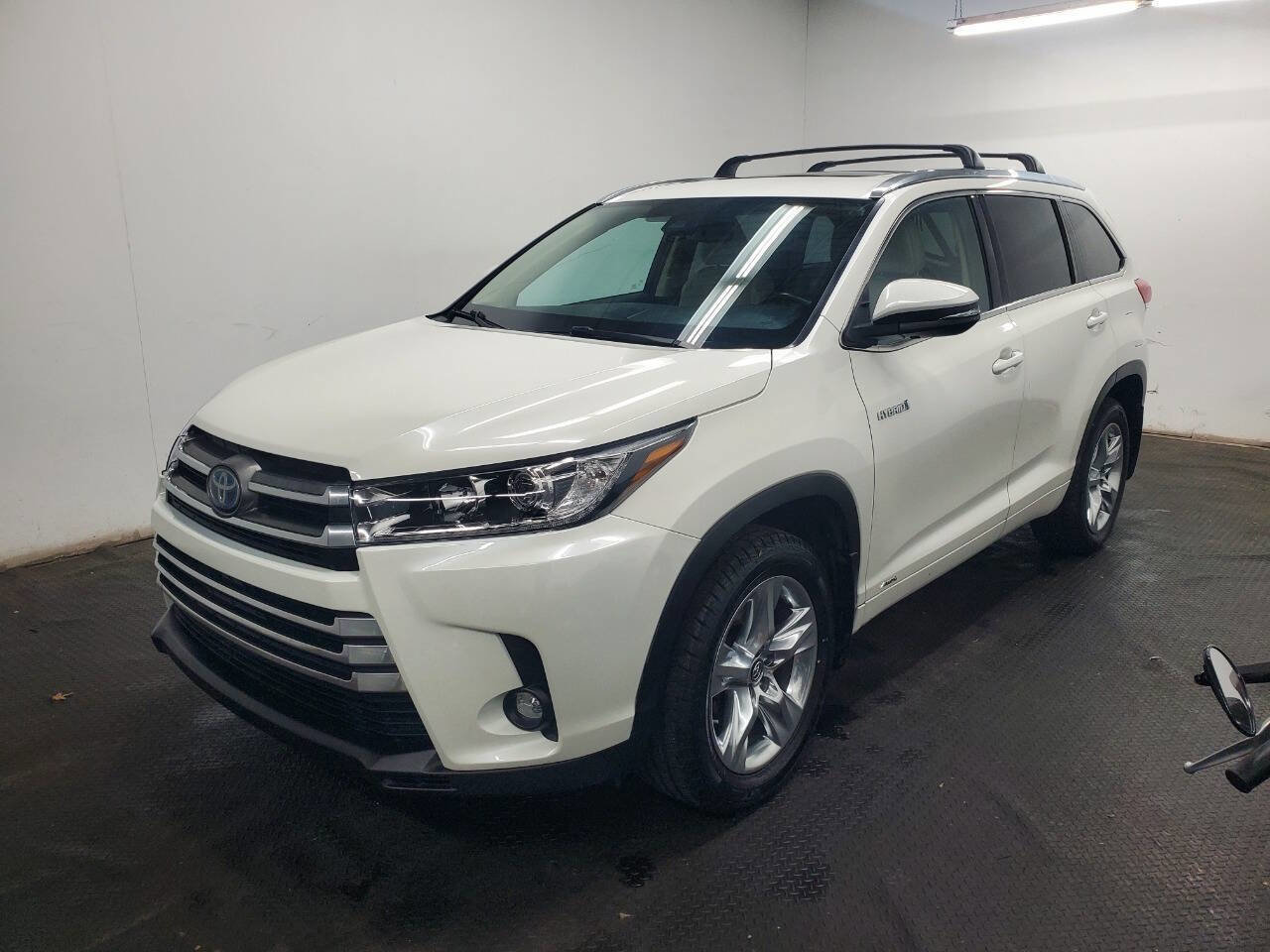 Used 2019 Toyota Highlander AWD Hybrid image 1