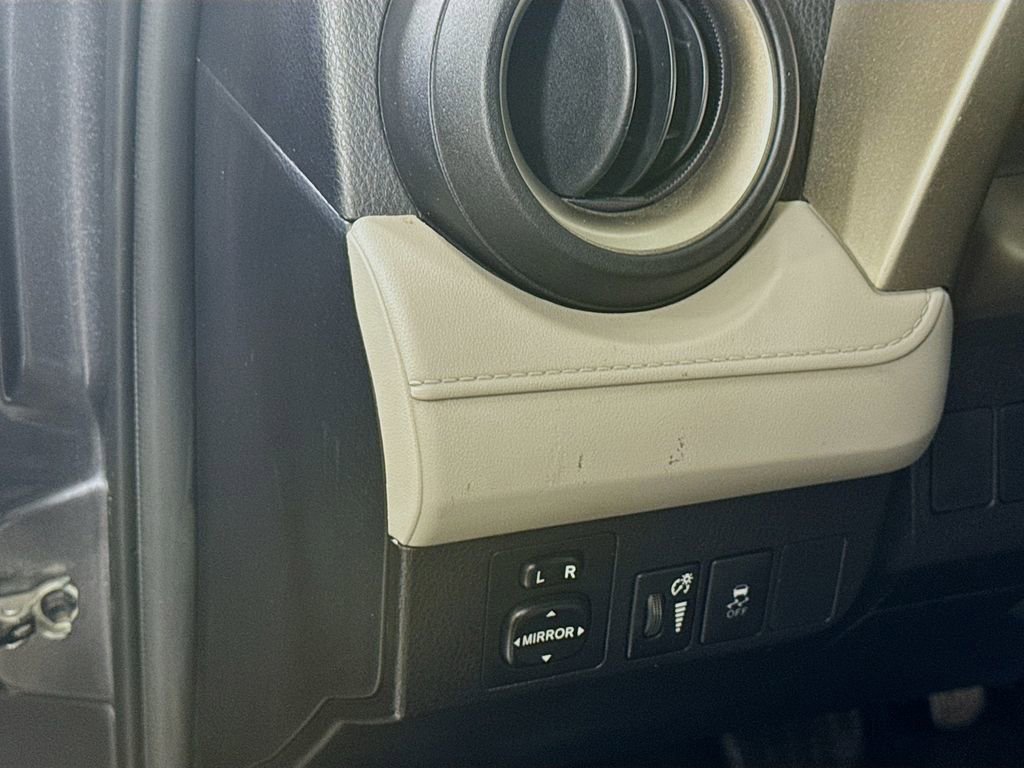 Used 2015 Toyota RAV4 LE image 10