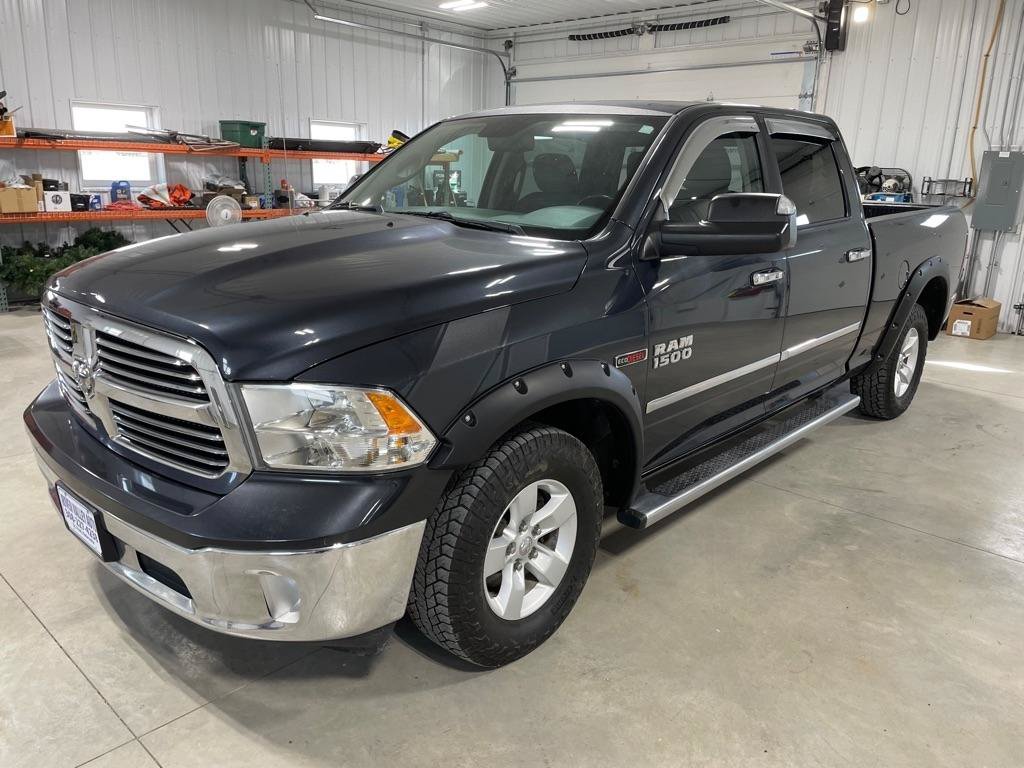 Used 2015 RAM 1500 Classic SLT w/ SLT Plus D←cor Group AWD/4WD image 3