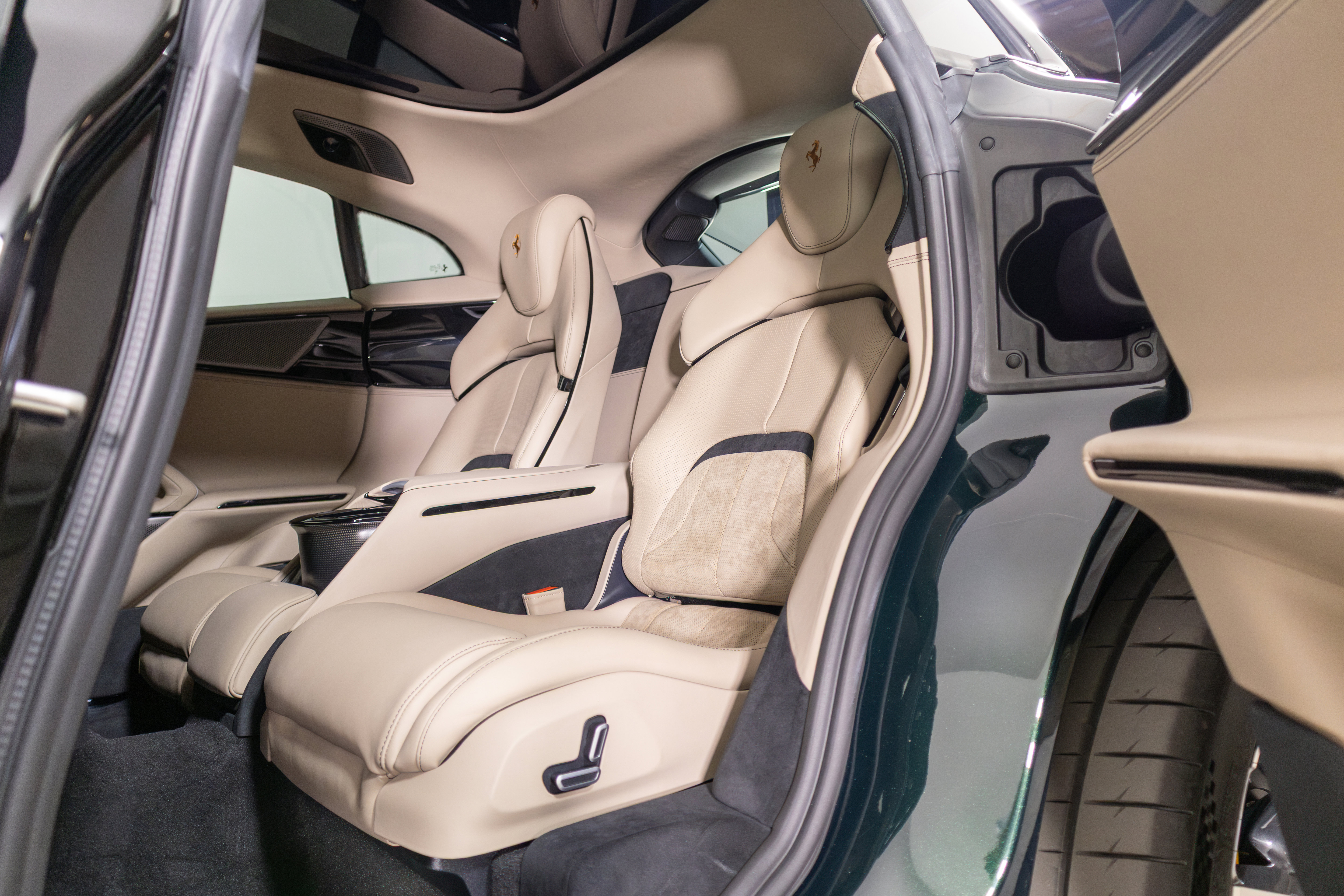 Used 2025 Ferrari Purosangue image 33