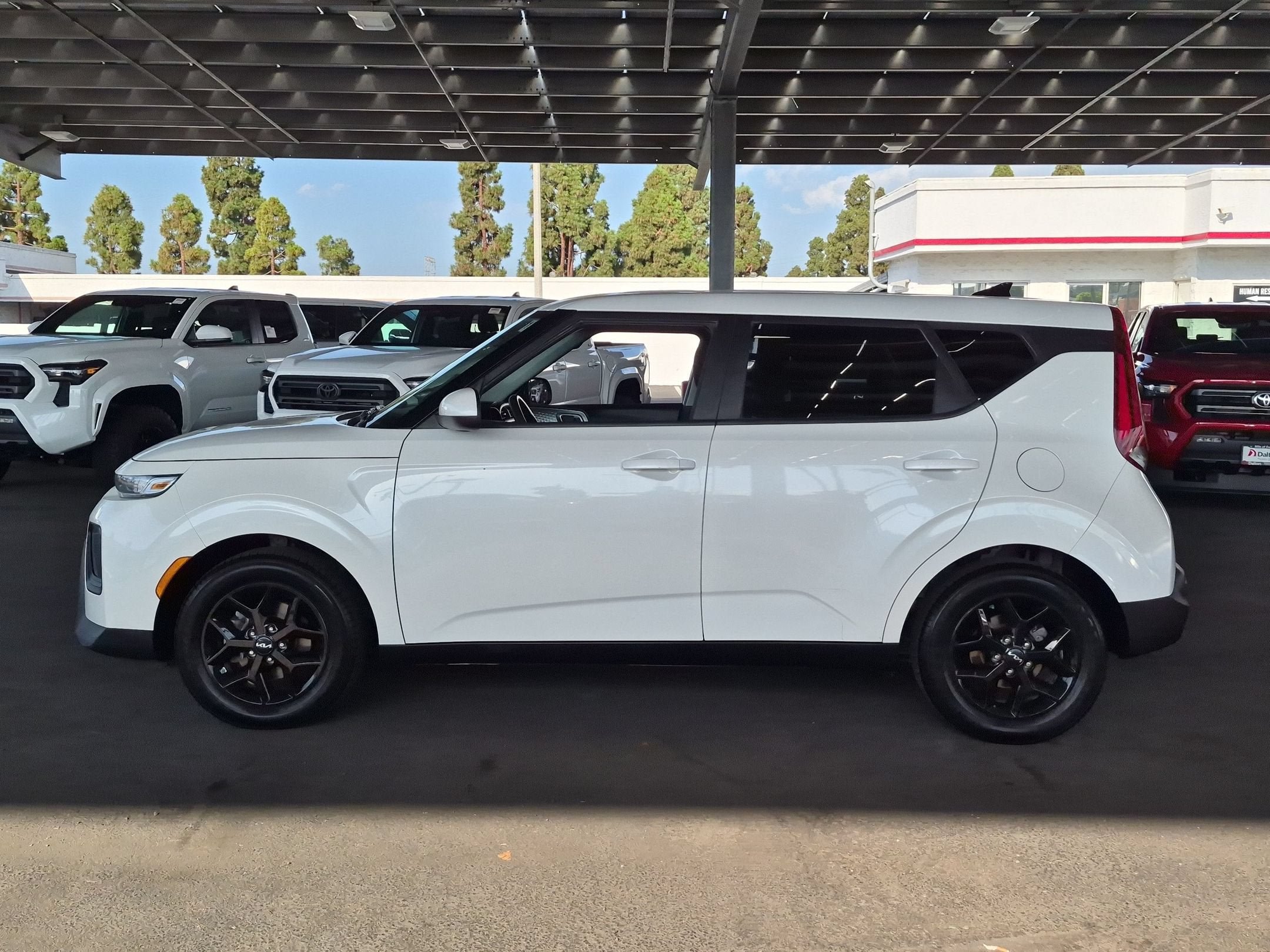 Used 2022 Kia Soul LX w/ Technology Package FWD image 4