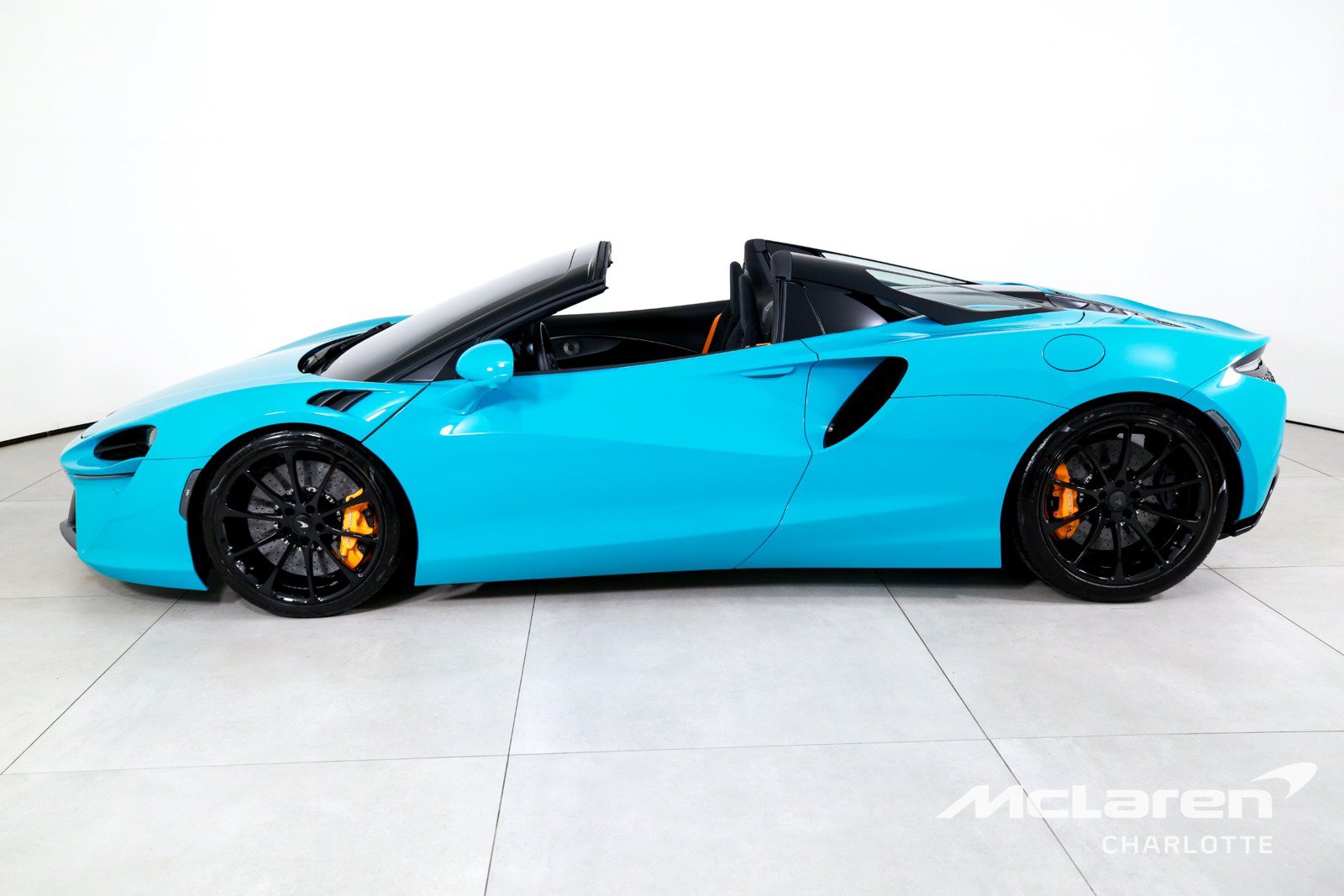Used 2025 McLaren Artura Spider RWD image 7