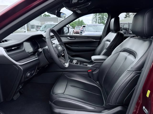Used 2025 Jeep Grand Cherokee Limited AWD/4WD image 17