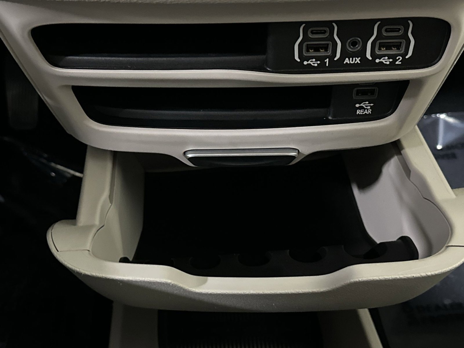 Used 2022 Chrysler Pacifica Touring-L w/ Uconnect Theater Family Group image 28