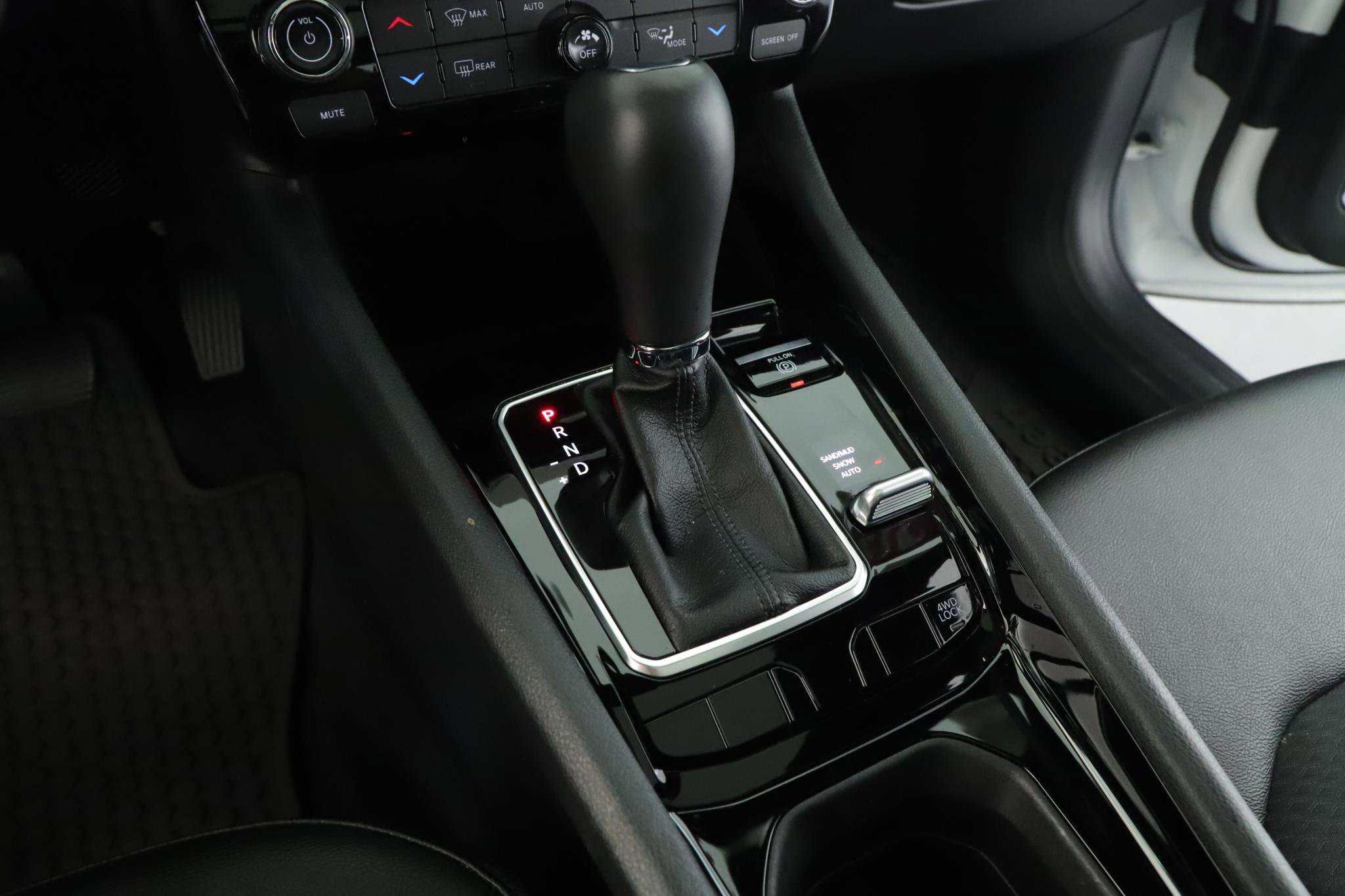 Used 2024 Jeep Compass Latitude w/ Sun and Sound Group image 17