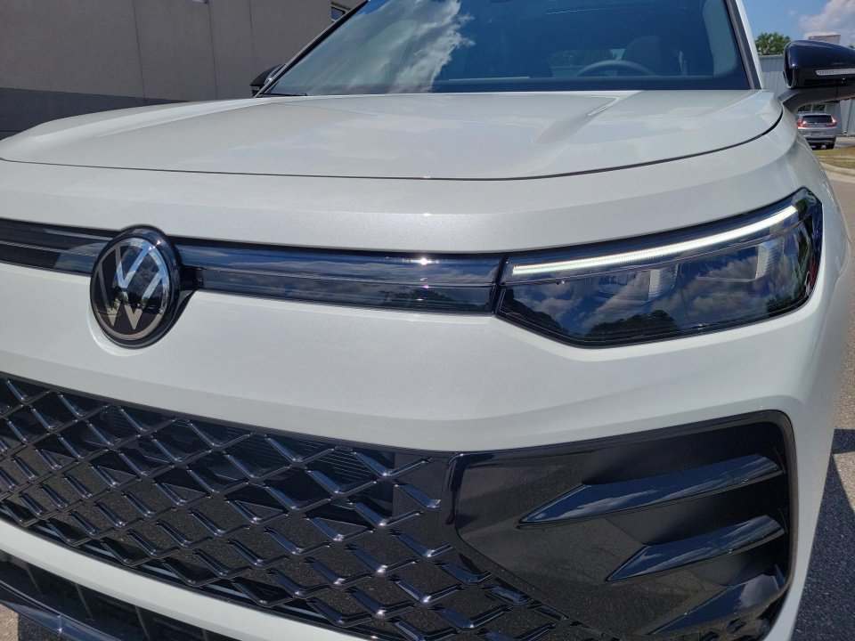New 2026 Volkswagen Tiguan SE R-Line FWD image 26