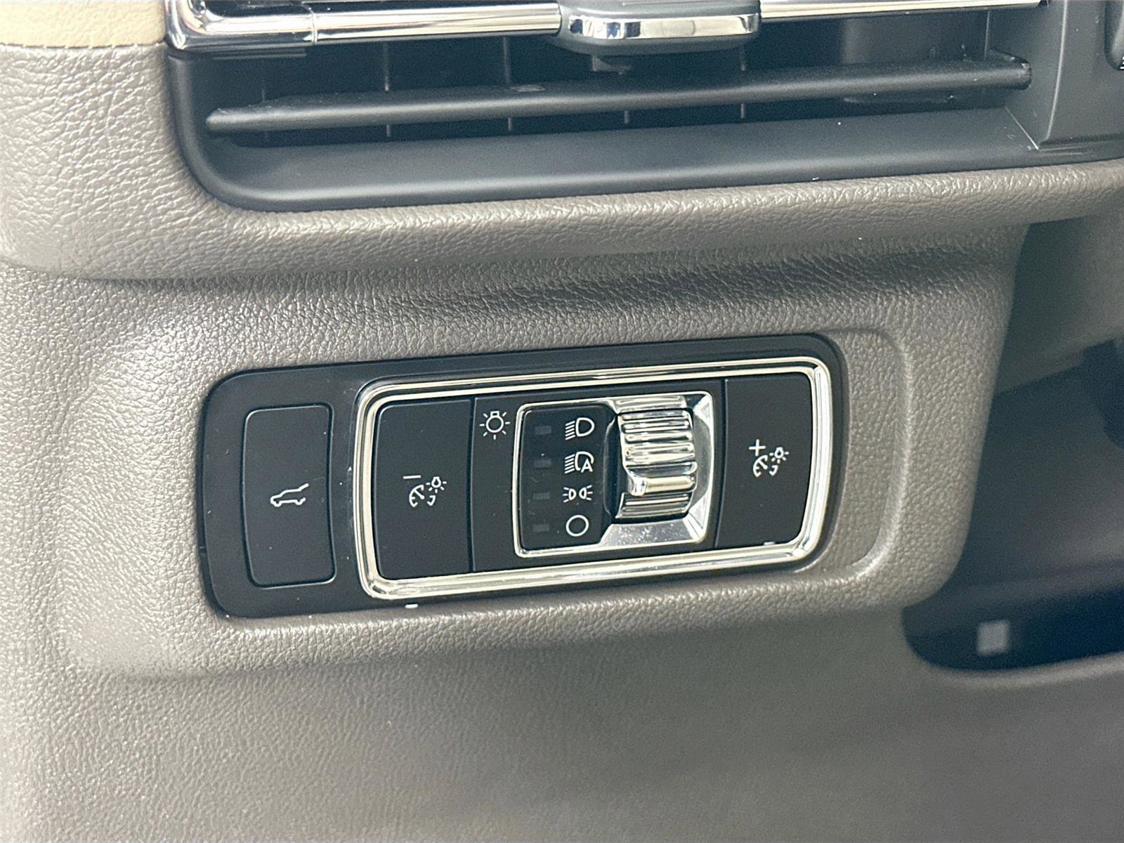 Used 2023 Lincoln Corsair Reserve image 10