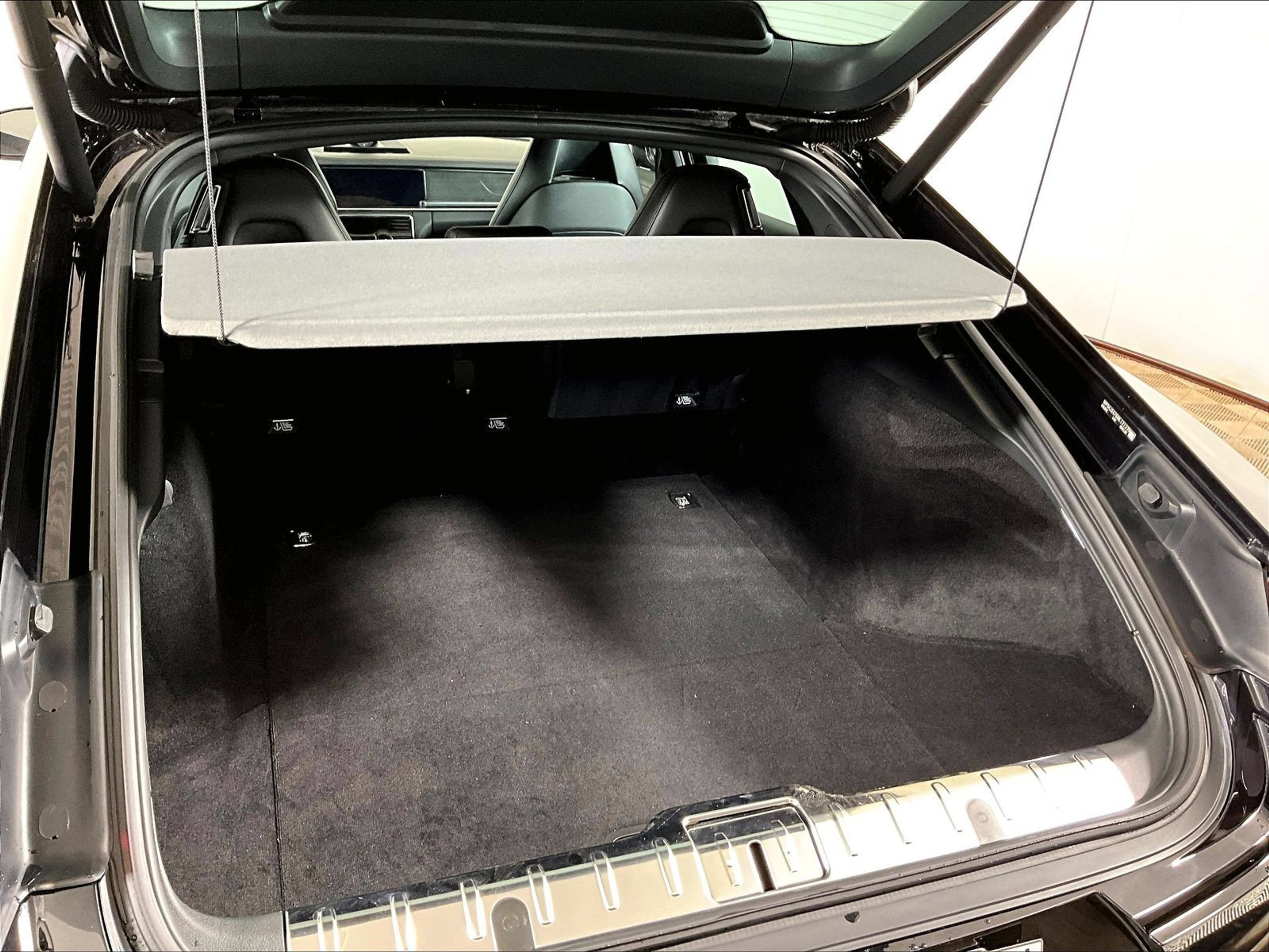 Certified 2021 Porsche Panamera image 24