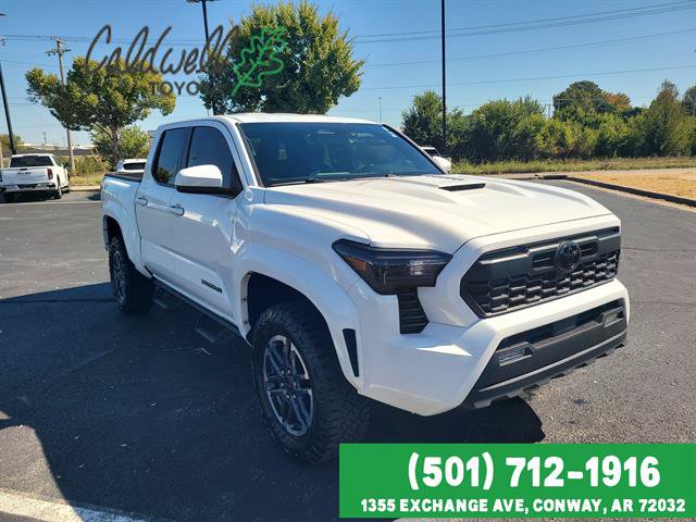 Used 2025 Toyota Tacoma TRD Sport AWD/4WD image 3