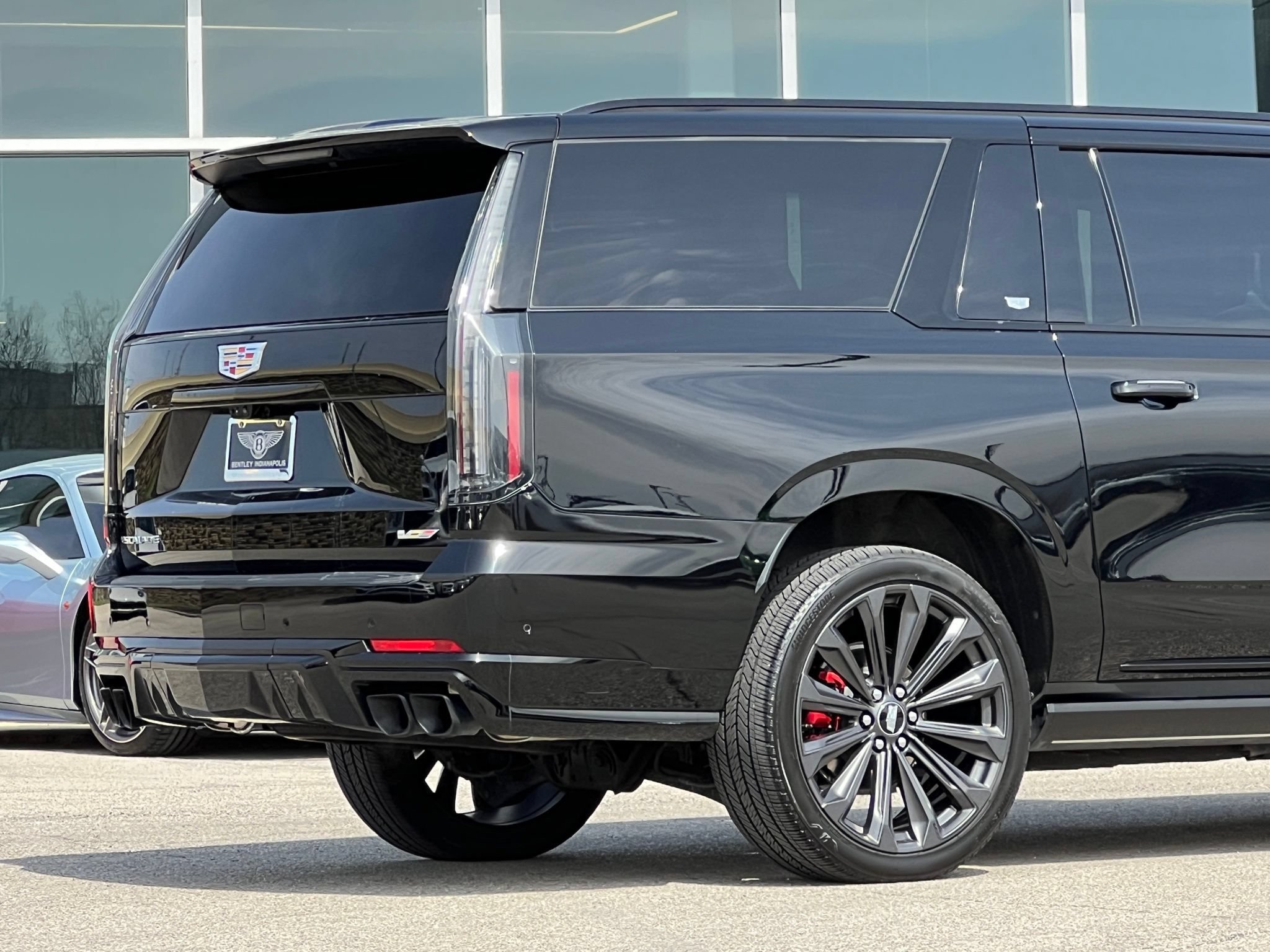 Used 2025 Cadillac Escalade ESV V AWD/4WD image 8
