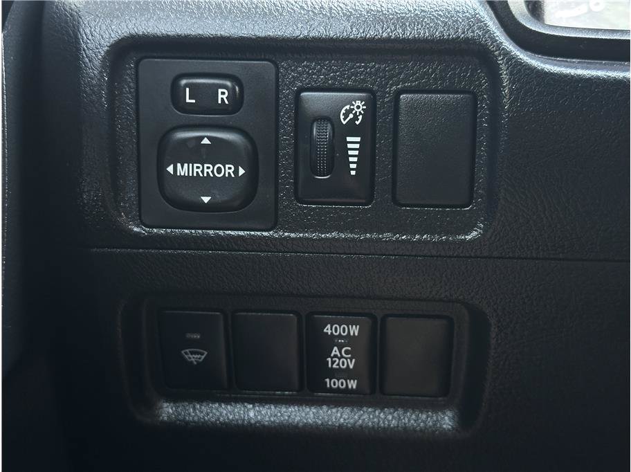 Used 2018 Toyota 4Runner TRD Off-Road Premium AWD/4WD image 29