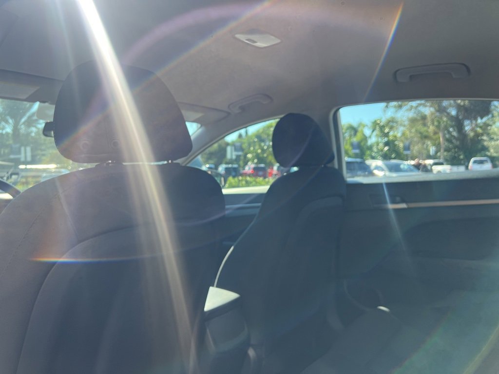 Used 2018 Hyundai Elantra SE image 27