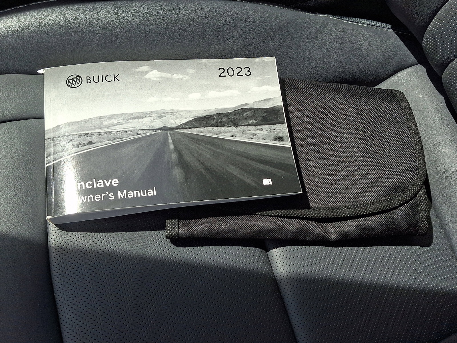 Used 2023 Buick Enclave Essence w/ Experience Buick Package image 29