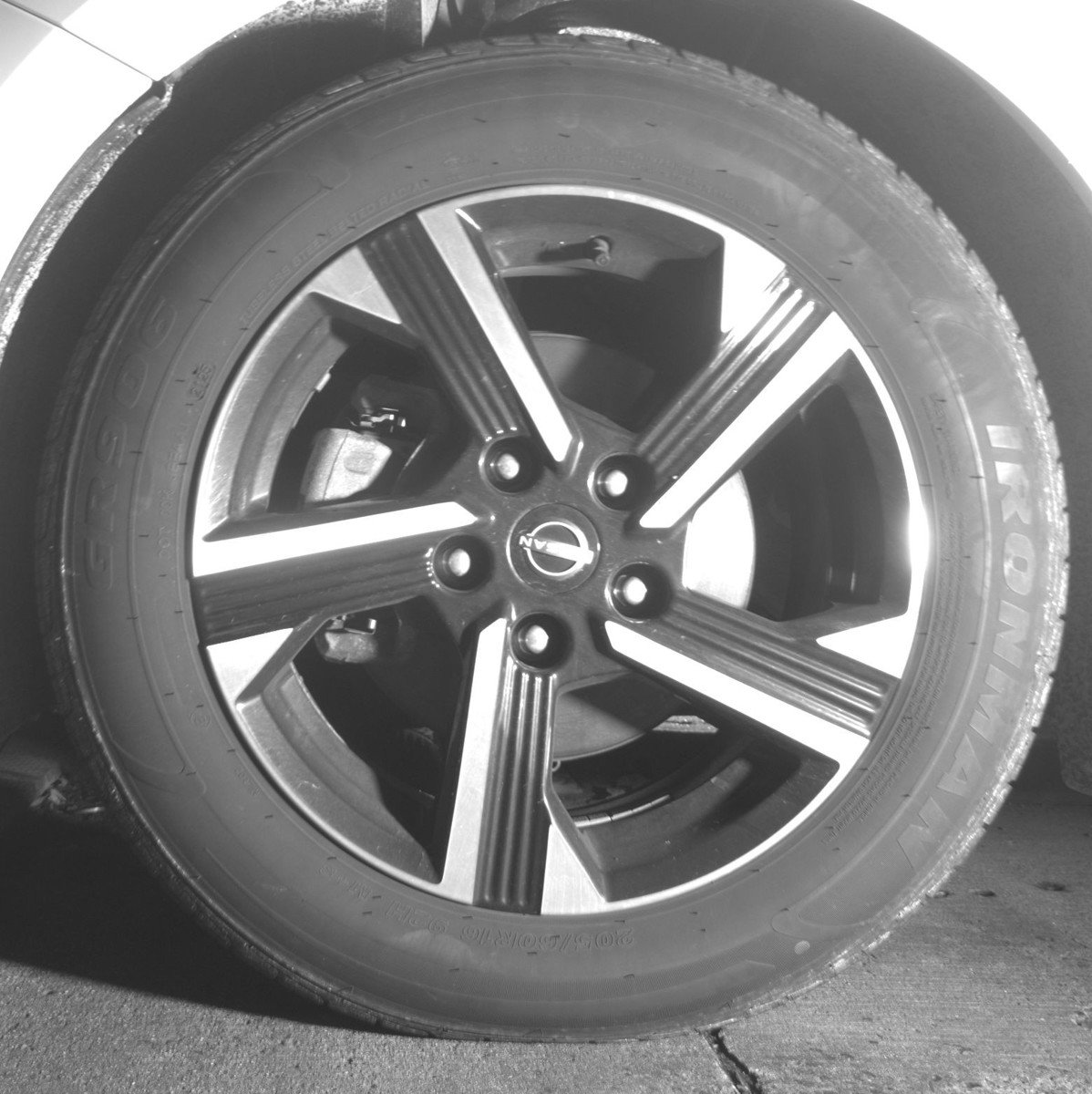 Used 2025 Nissan Sentra SV FWD image 12