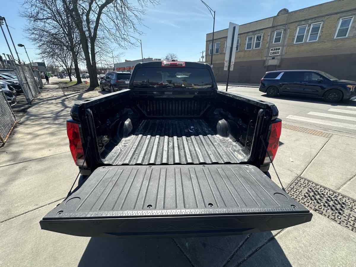 Used 2023 Chevrolet Colorado W/T image 19