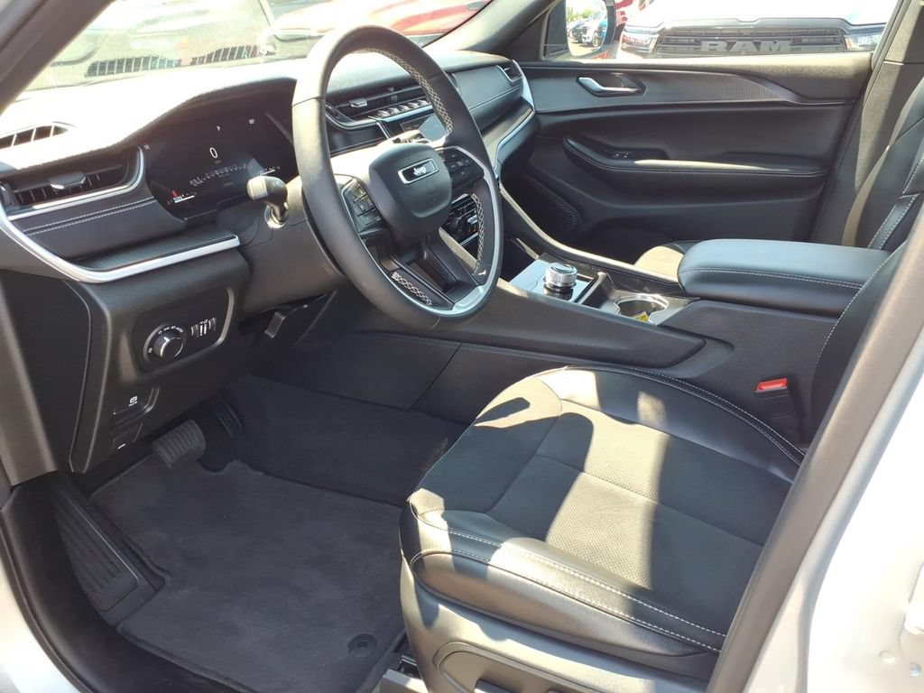Certified 2024 Jeep Grand Cherokee Altitude RWD image 13