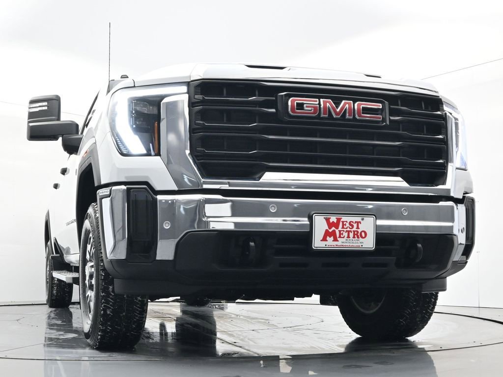 Used 2025 GMC Sierra 3500 Pro w/ 1SA Pro Safety Plus Package AWD/4WD image 30