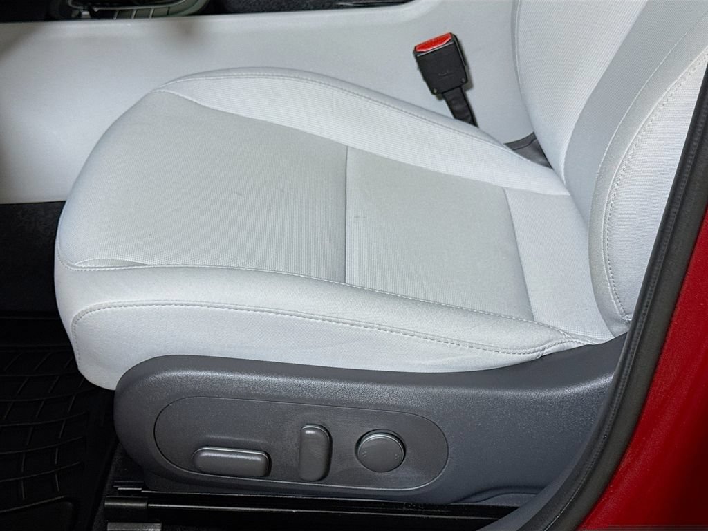 Used 2025 Hyundai Kona SEL FWD image 16