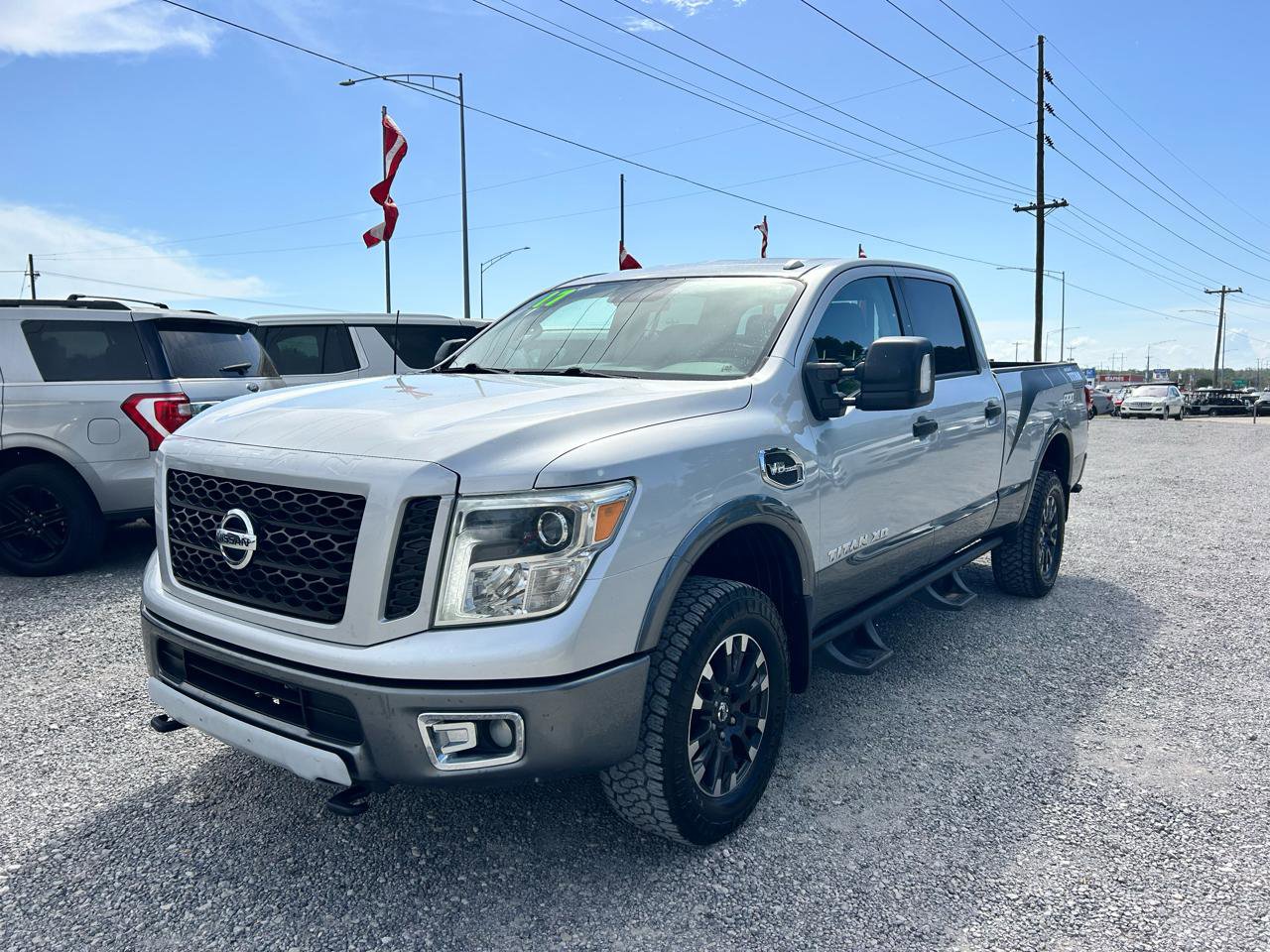 Used 2017 Nissan Titan PRO-4X image 18
