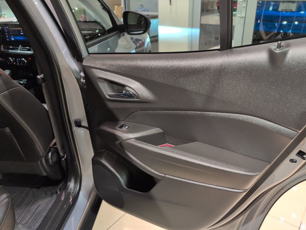 Used 2025 Chevrolet Trax RS w/ Driver Confidence Package image 37