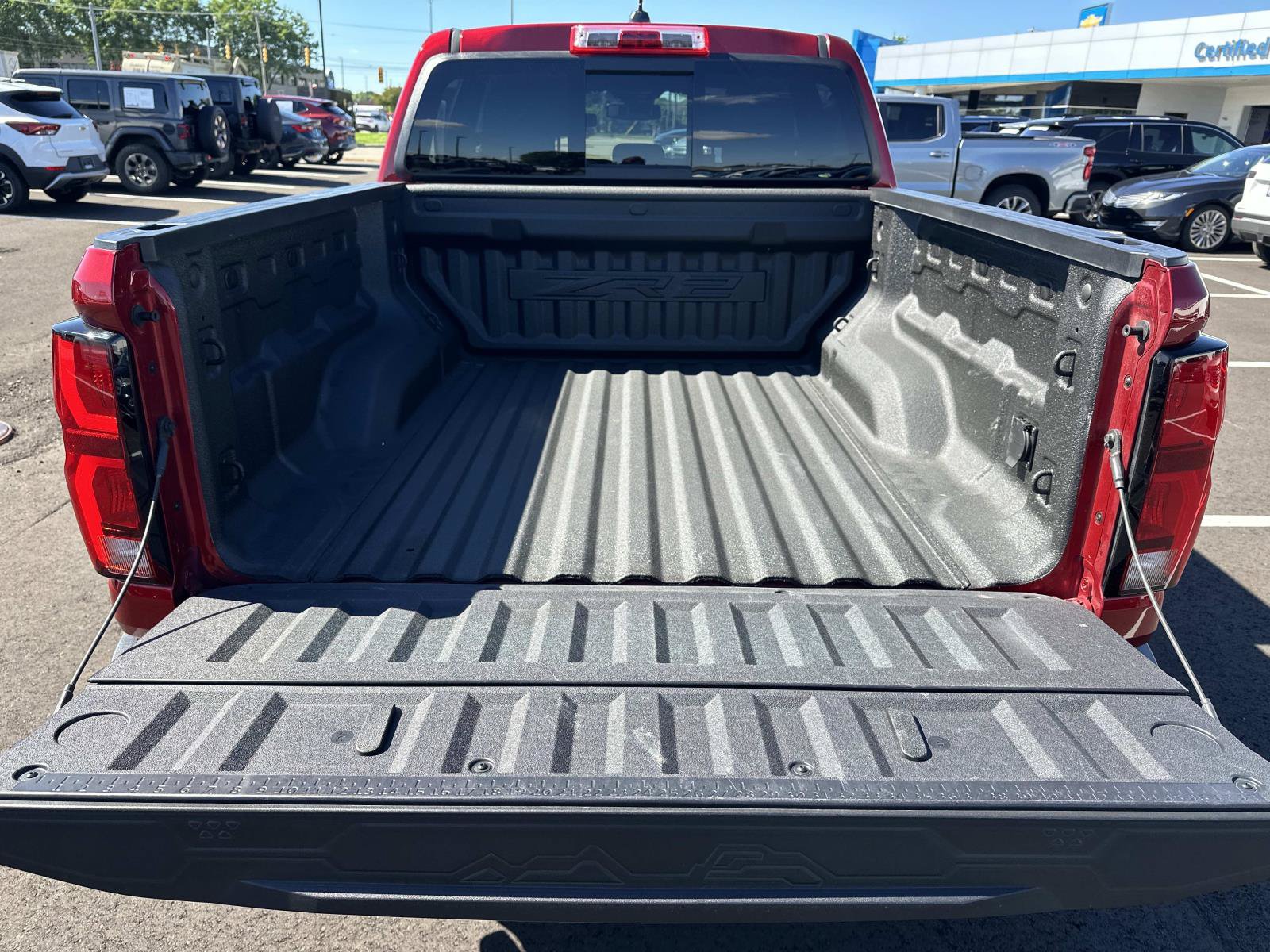 Certified 2024 Chevrolet Colorado ZR2 w/ Safety Package AWD/4WD image 9