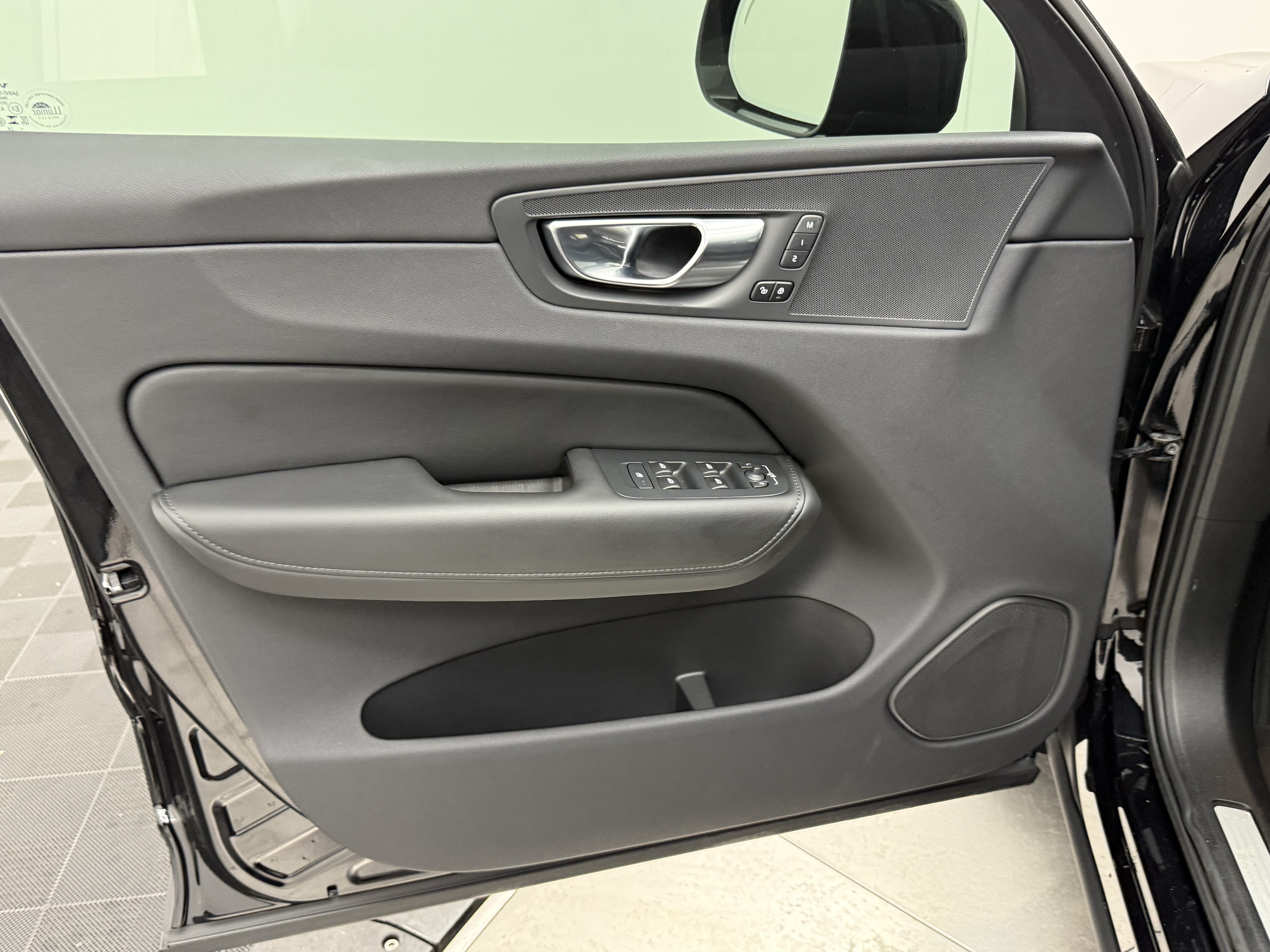 Certified 2025 Volvo XC60 T8 Core w/ Protection Package Premier AWD/4WD image 10