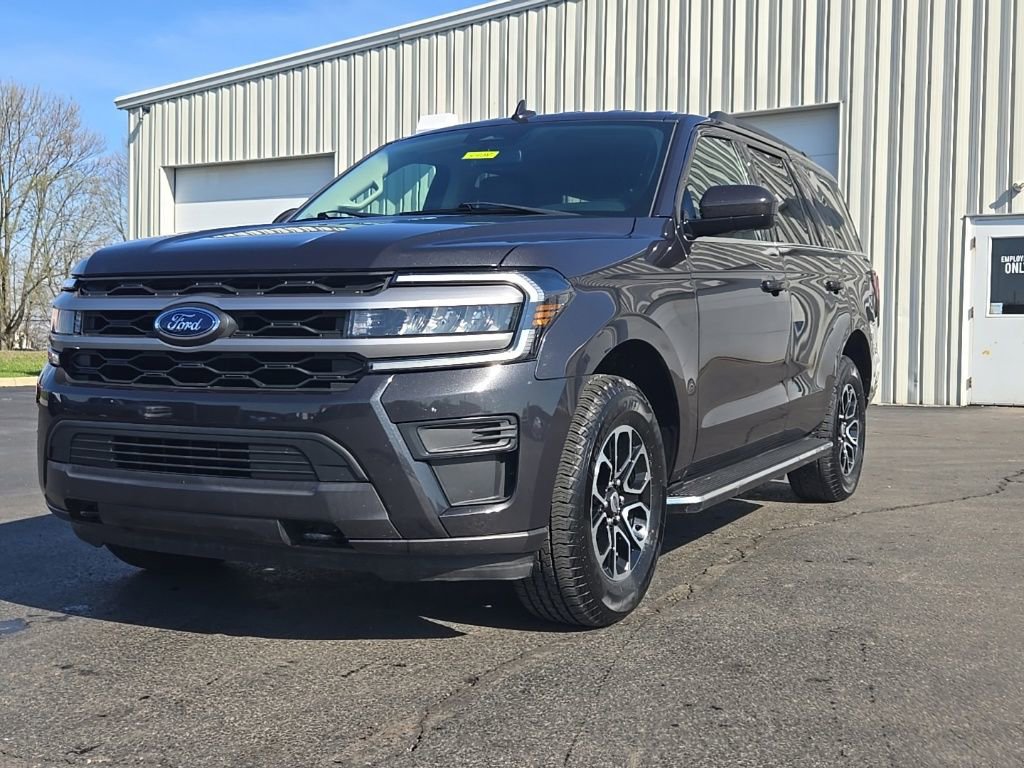 Used 2022 Ford Expedition XLT image 3