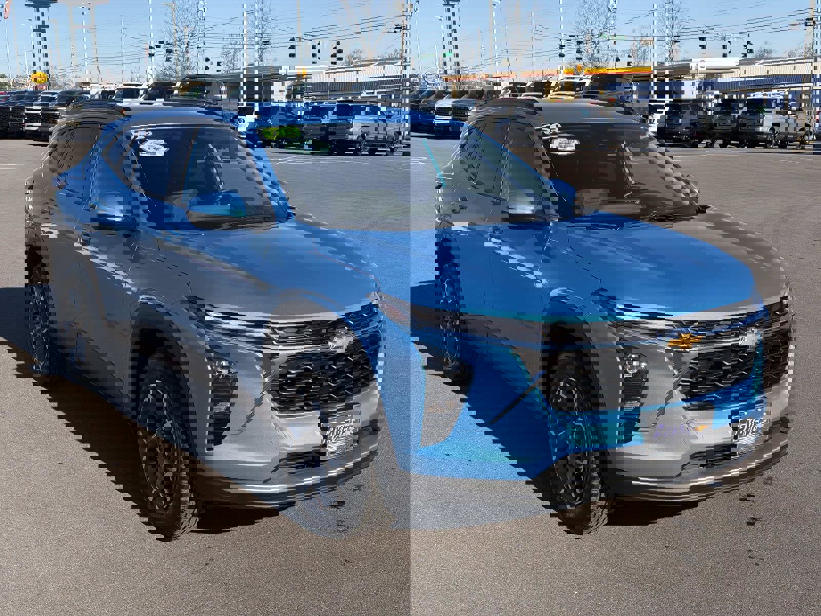 Certified 2025 Chevrolet Trax LT w/ Driver Confidence Package image 1