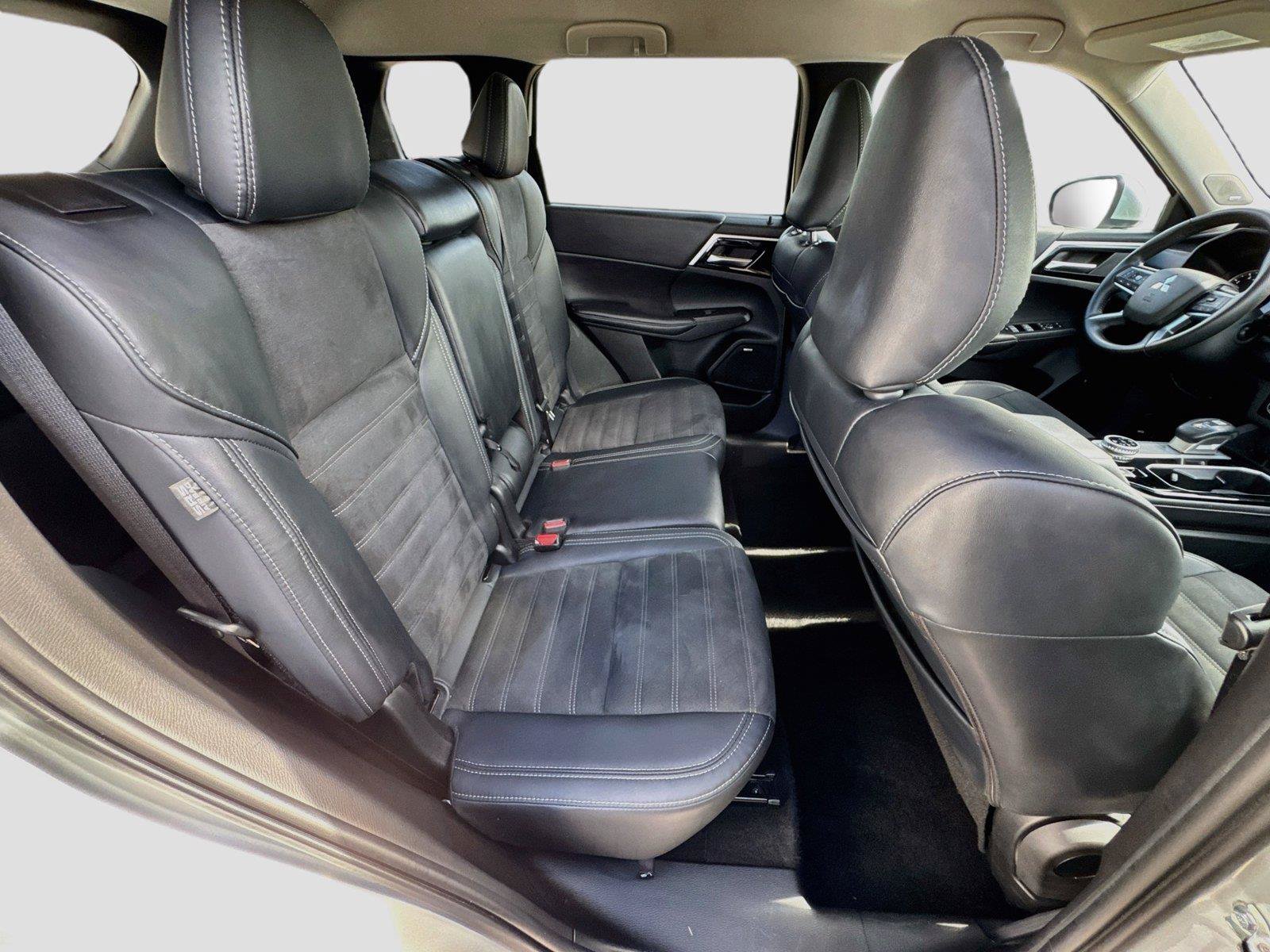 Used 2025 Mitsubishi Outlander SE AWD/4WD image 31