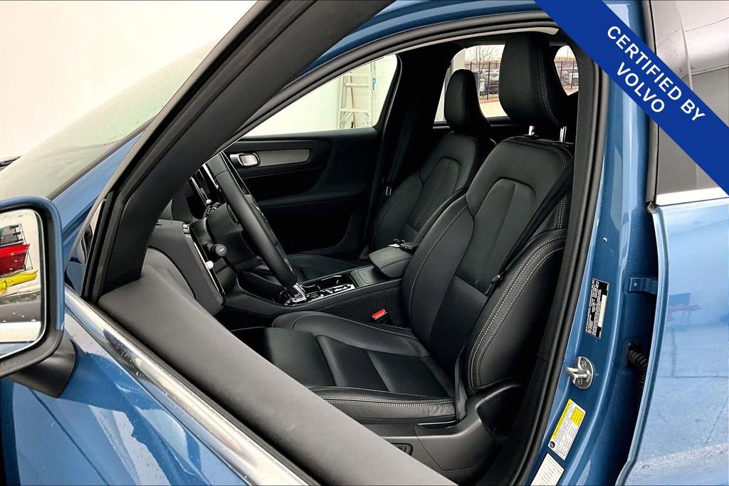 Used 2025 Volvo XC40 B5 Plus image 34