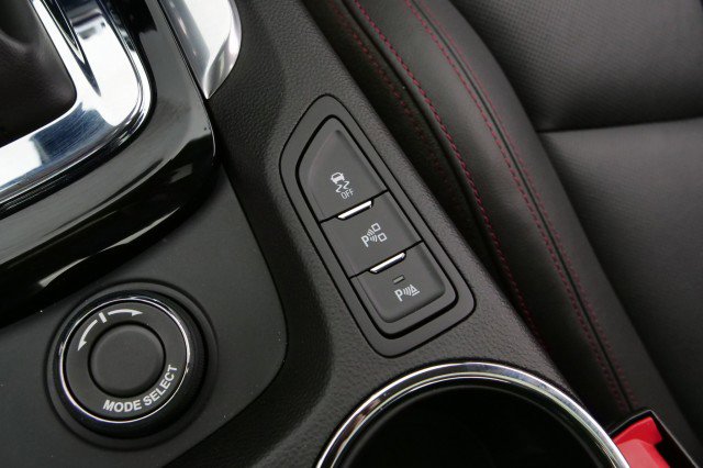 Used 2015 Chevrolet SS / 6.2L V8 / Sunroof / Heated & image 9