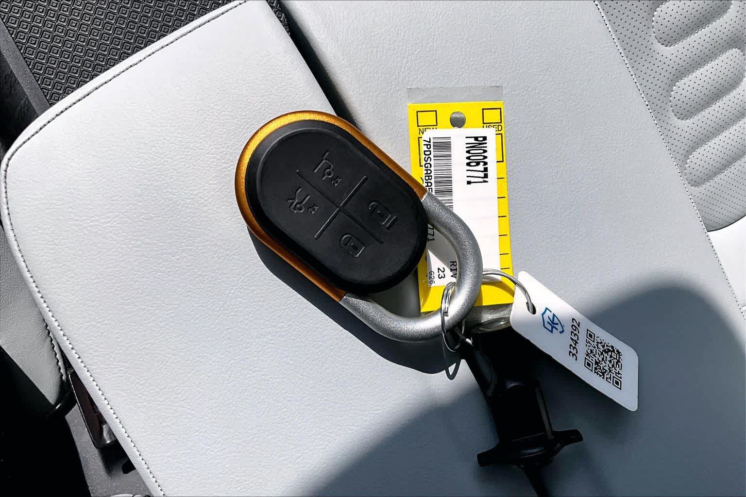 Used 2023 Rivian R1S Adventure AWD/4WD image 14