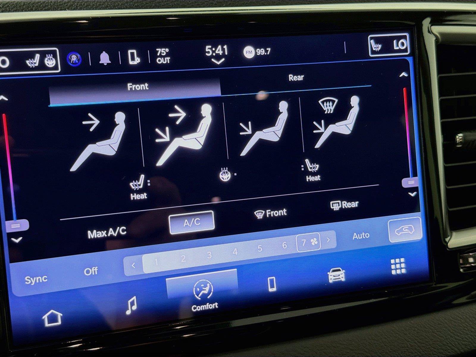Used 2024 Chrysler Pacifica Touring-L FWD image 21