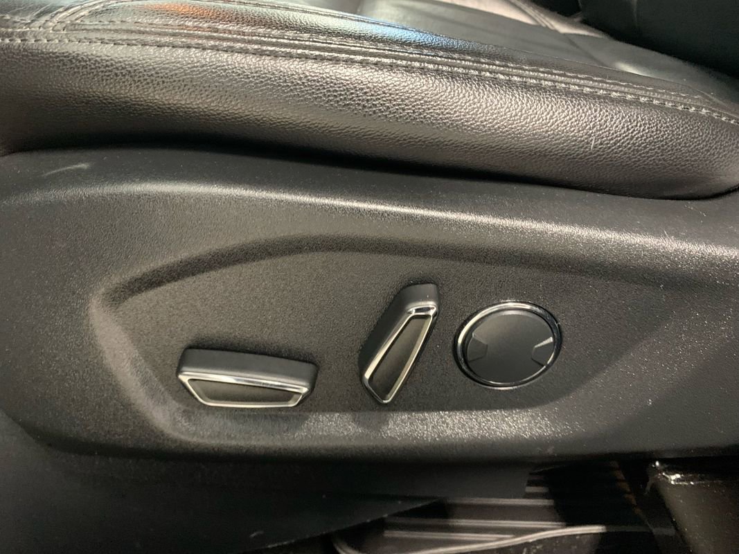Used 2017 Ford Explorer XLT w/ Equipment Group 202A AWD/4WD image 17