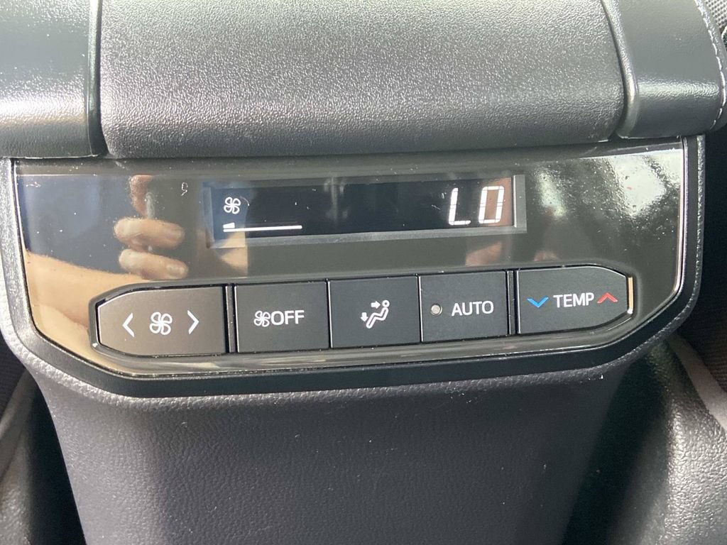 Used 2023 Toyota Highlander LE FWD image 20