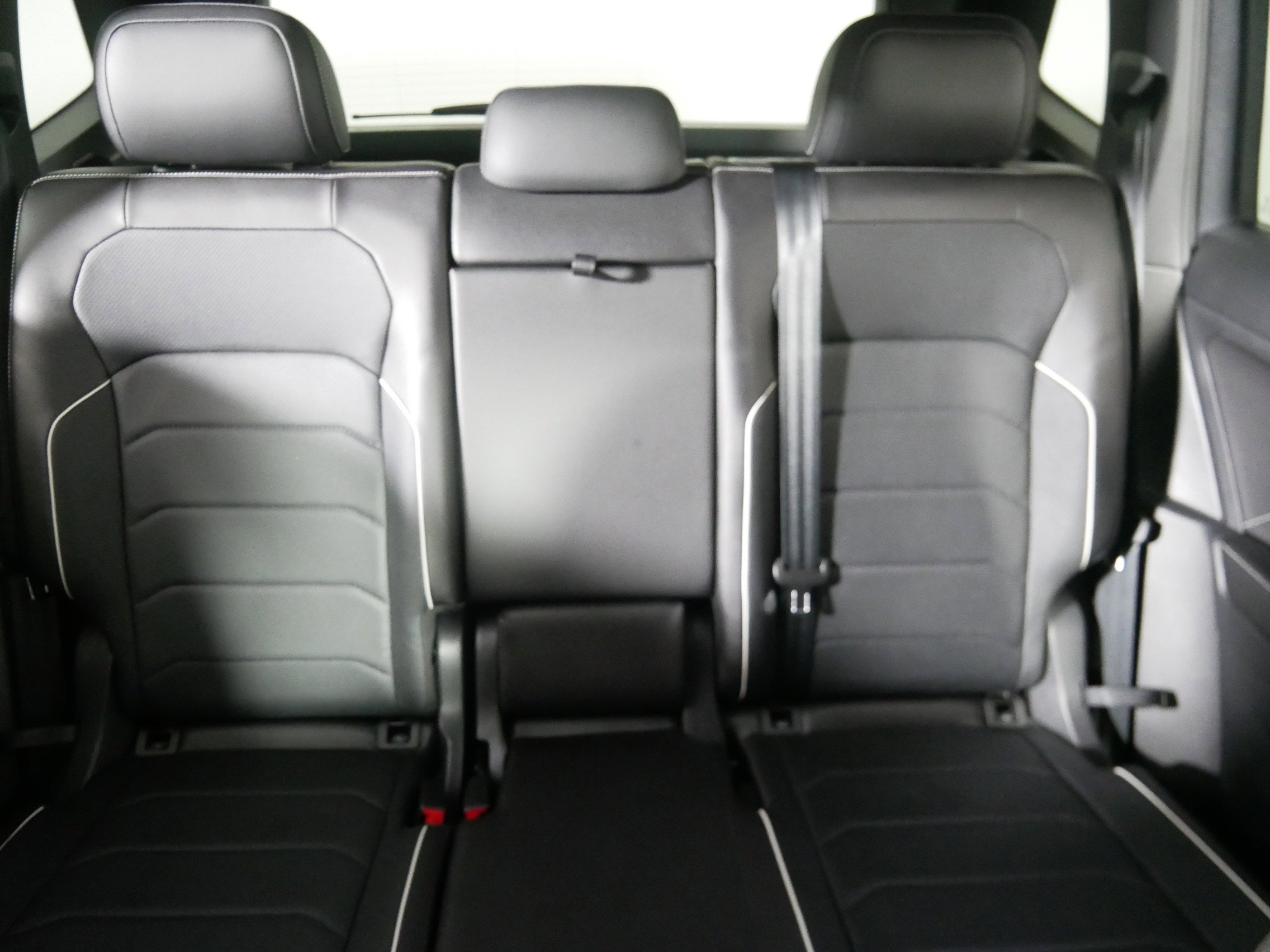 Used 2023 Volkswagen Tiguan SEL R-Line image 13