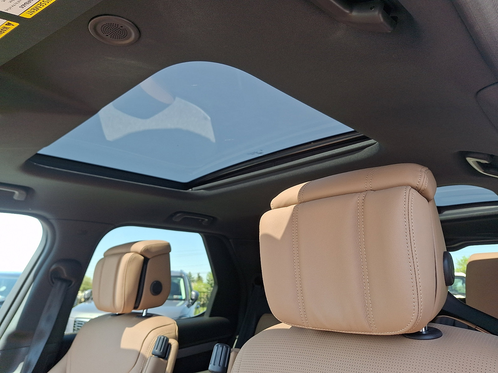 Used 2024 Land Rover Discovery Dynamic SE image 15