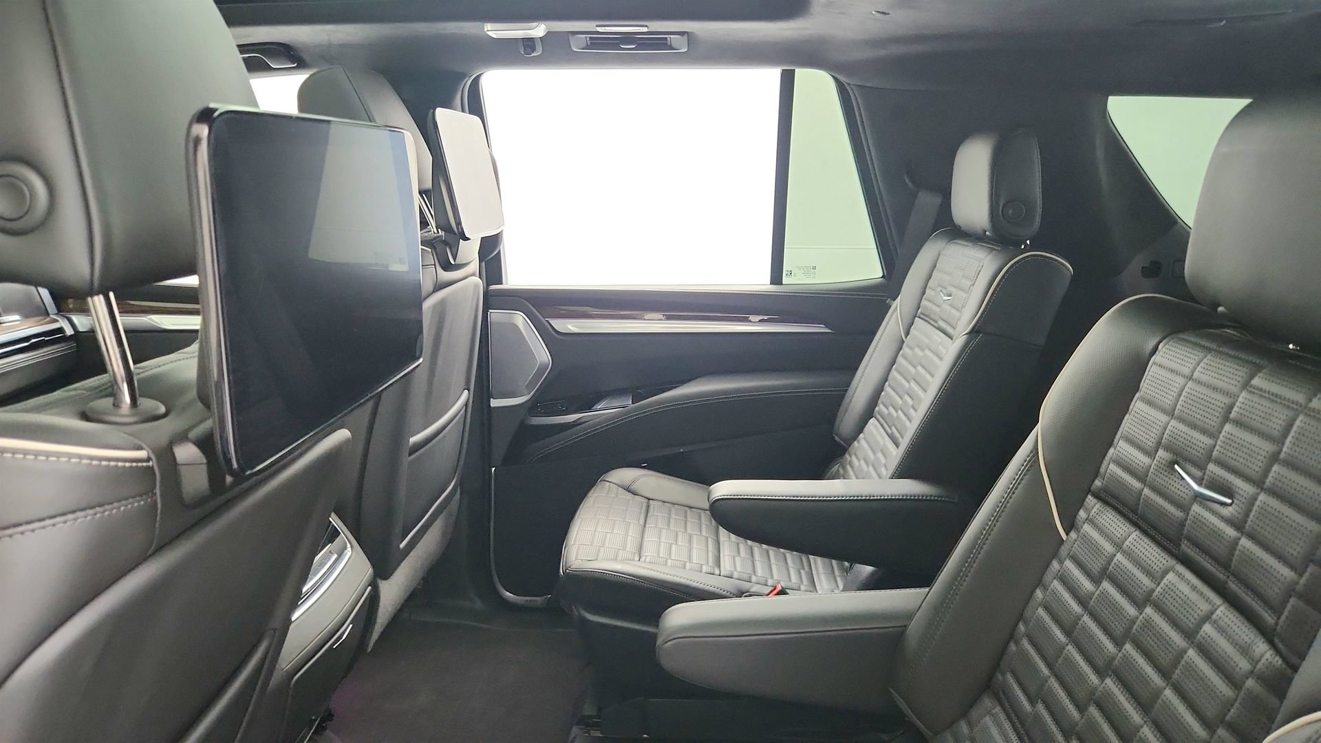 Certified 2025 Cadillac Escalade Sport Platinum w/ LPO, Floor Liner Package AWD/4WD image 24