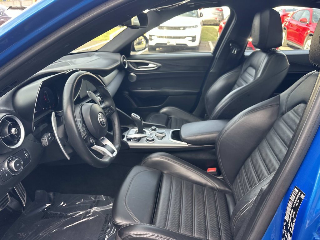 Used 2025 Alfa Romeo Giulia AWD image 17