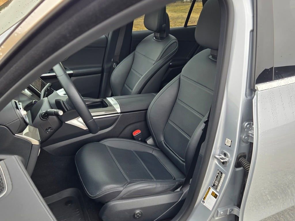 Used 2023 Mercedes-Benz GLC 300 4MATIC image 5