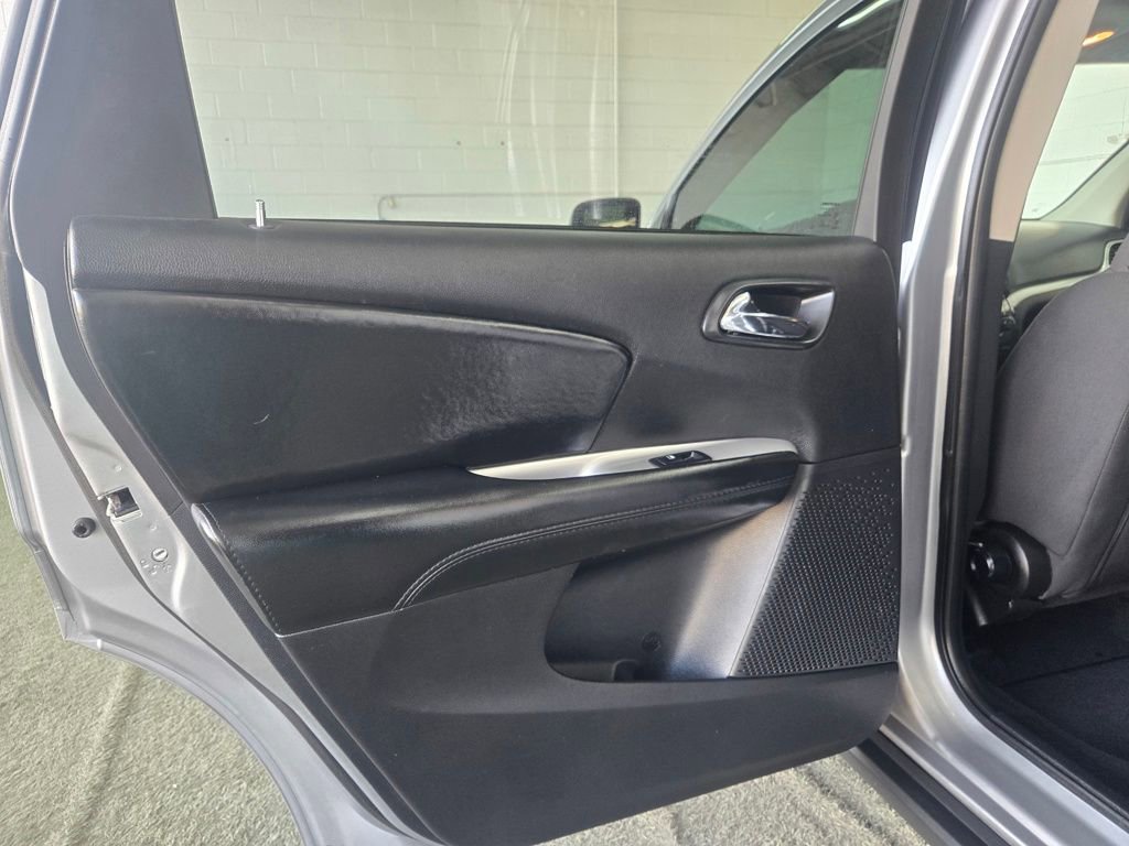 Used 2018 Dodge Journey SXT image 31