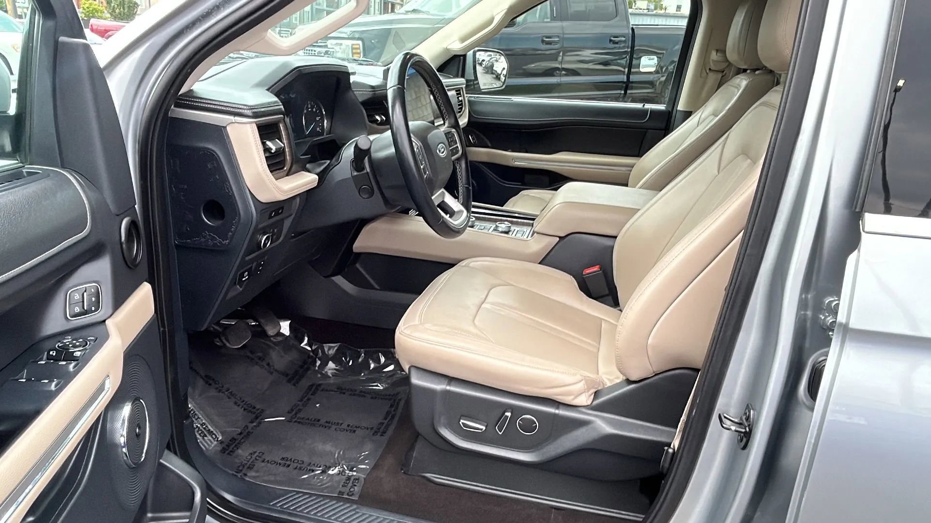 Used 2023 Ford Expedition Limited image 10
