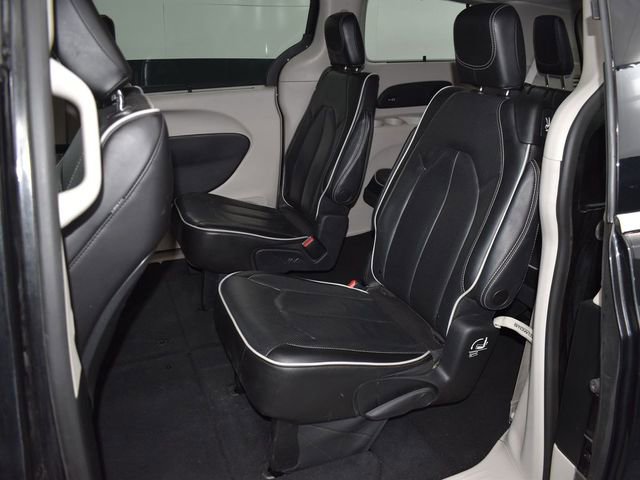 Used 2023 Chrysler Pacifica Limited image 36