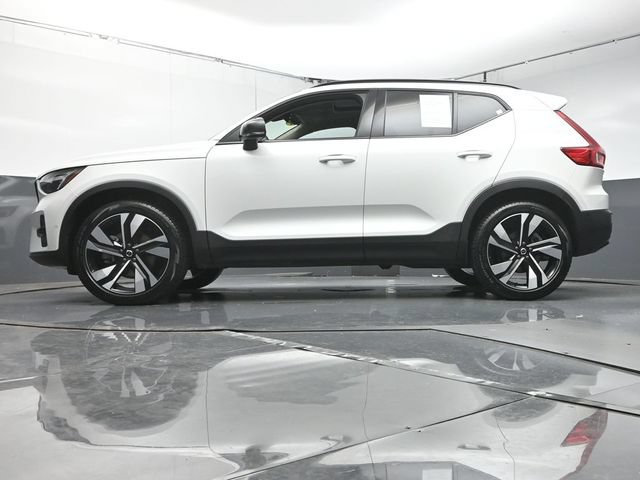 Certified 2025 Volvo XC40 B5 Ultra AWD/4WD image 37