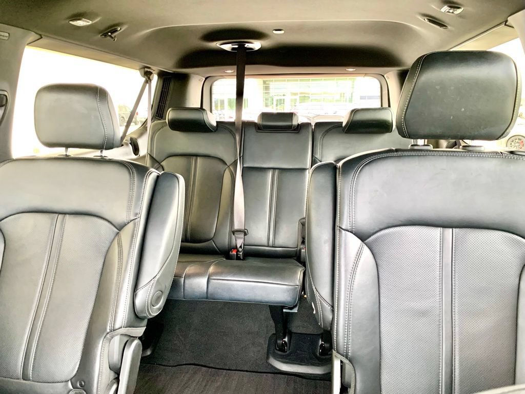 Used 2025 Jeep Wagoneer L Series II AWD/4WD image 46
